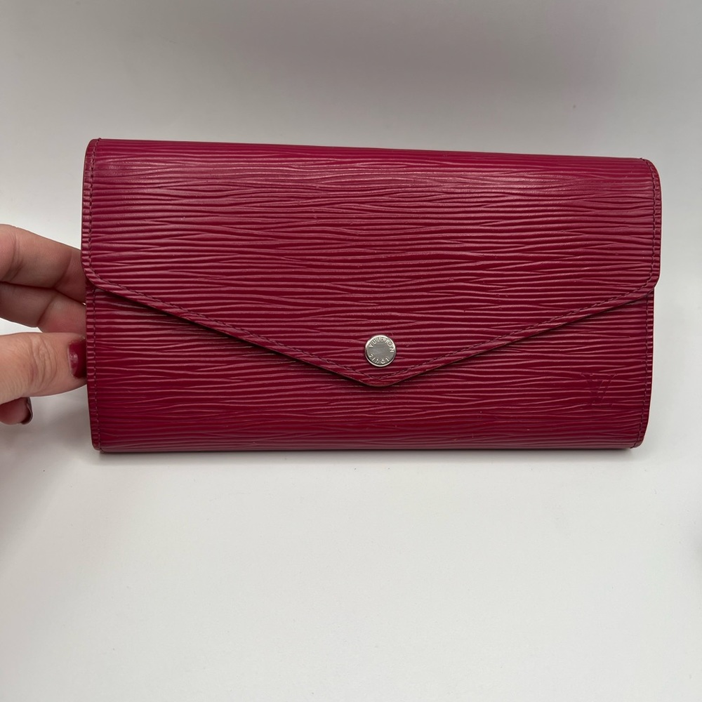 Authentic Louis Vuitton Sarah Wallet